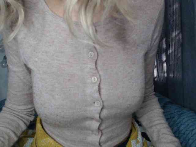 NoraSweet webcam
