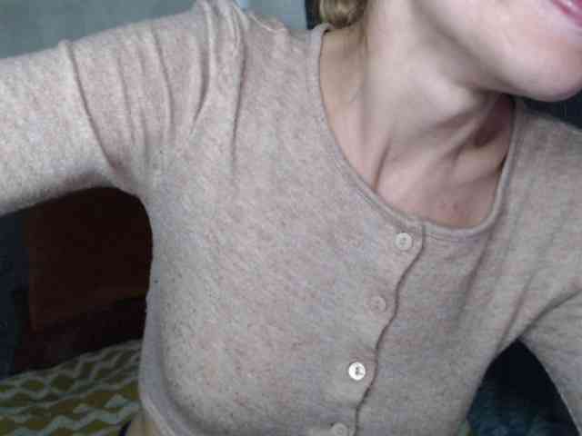 NoraSweet webcam