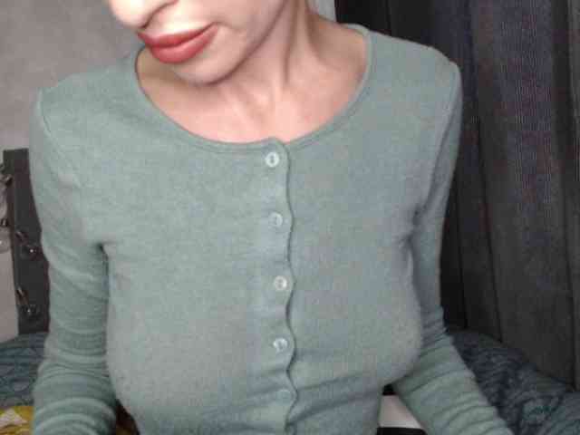 NoraSweet webcam