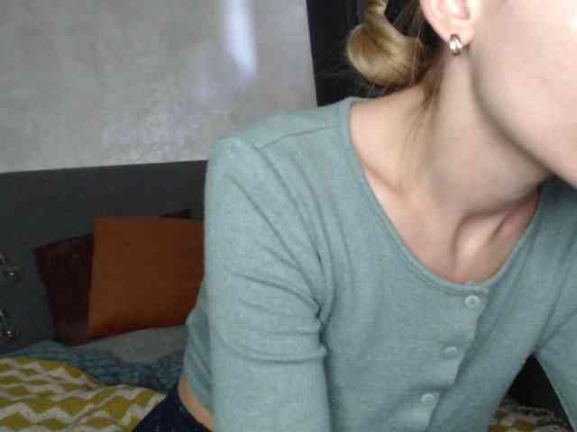 NoraSweet webcam