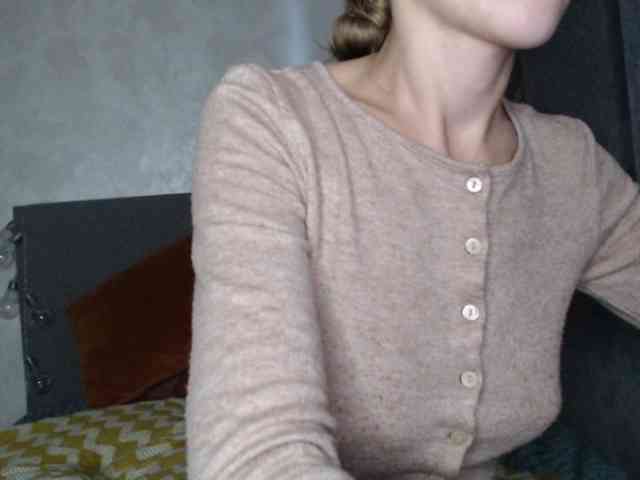 NoraSweet webcam