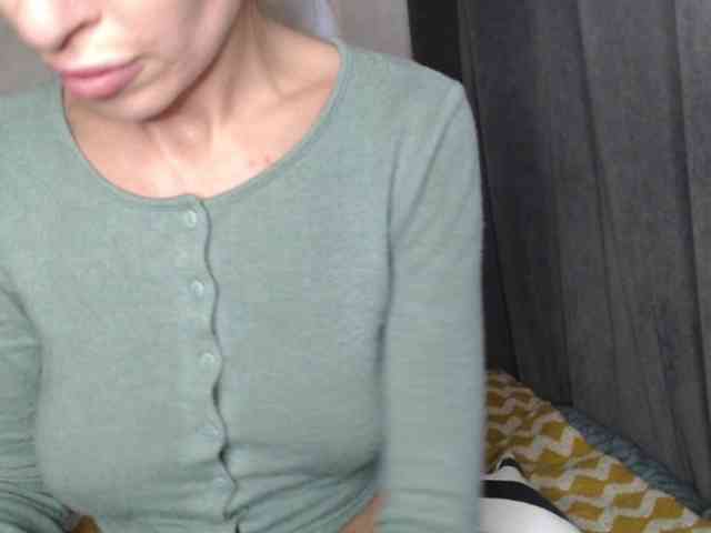 NoraSweet webcam