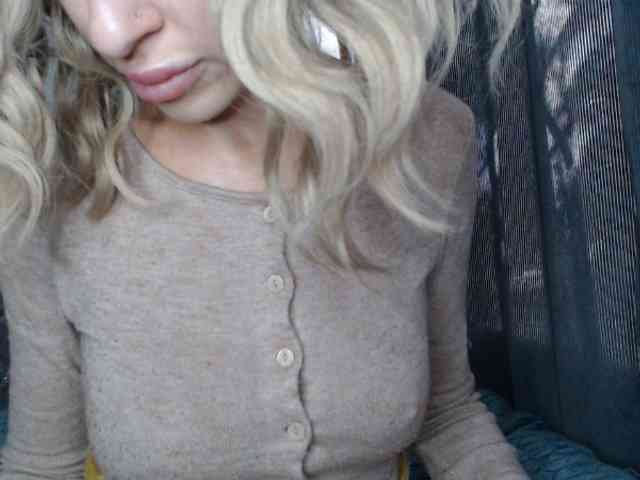 NoraSweet webcam