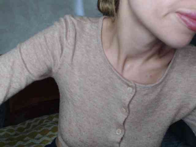 NoraSweet webcam