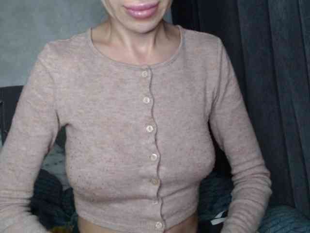 NoraSweet webcam