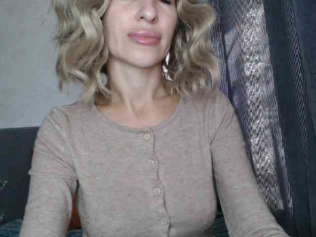 NoraSweet webcam