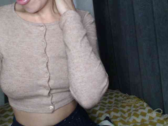 NoraSweet webcam