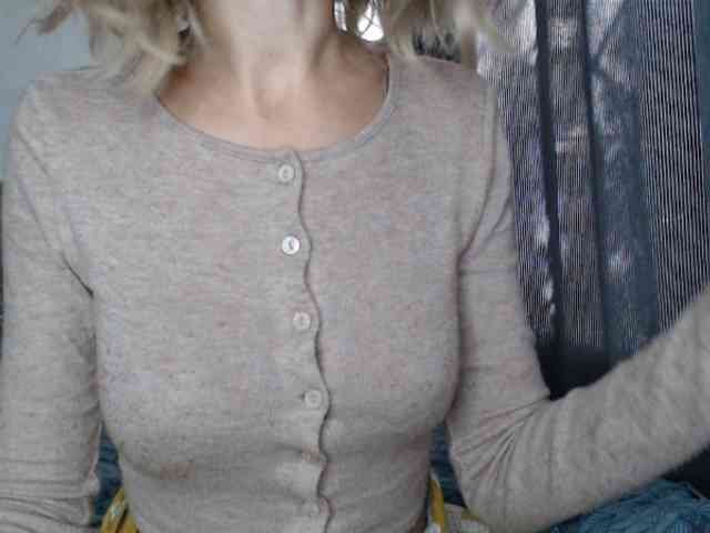 NoraSweet webcam