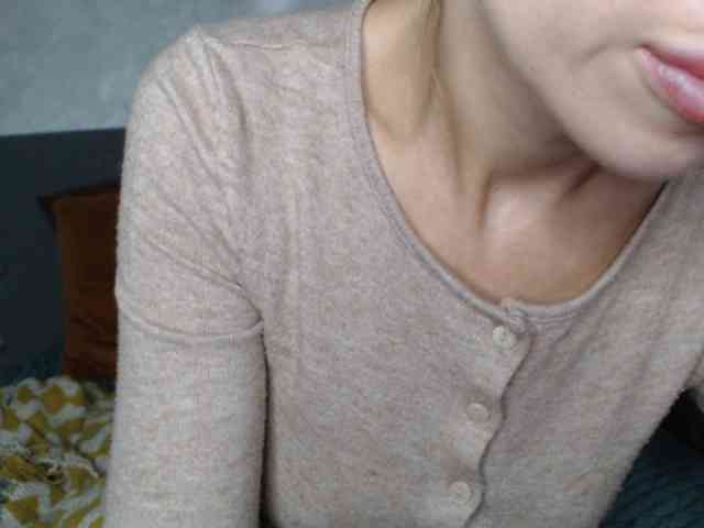 NoraSweet webcam