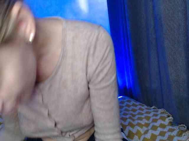 NoraSweet webcam
