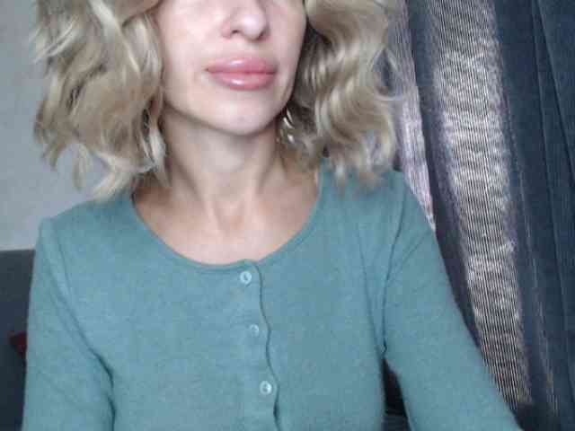 NoraSweet webcam