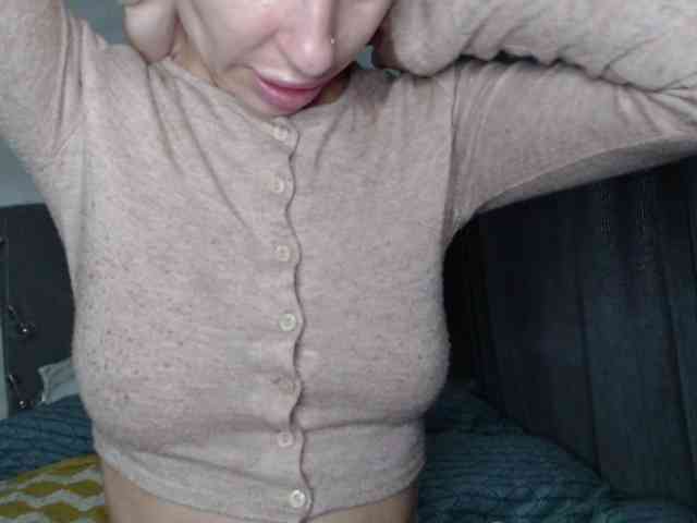 NoraSweet webcam