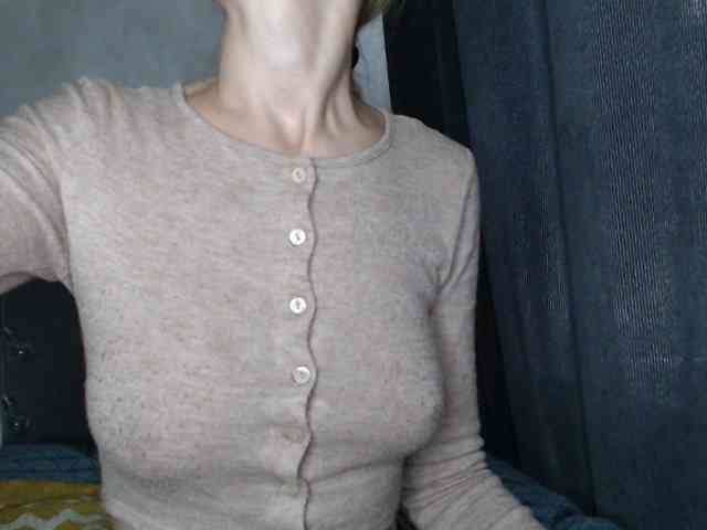 NoraSweet webcam