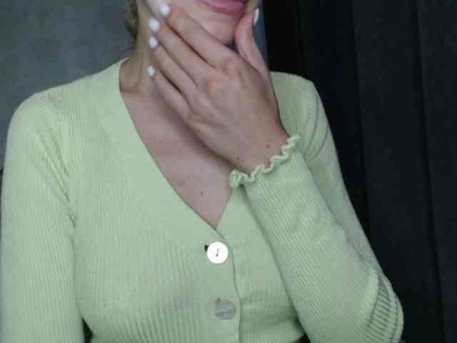 NoraSweet webcam