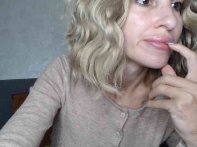 NoraSweet webcam