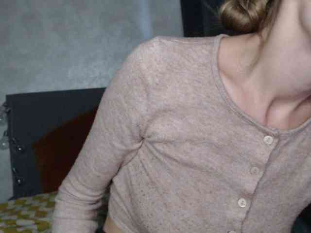NoraSweet webcam