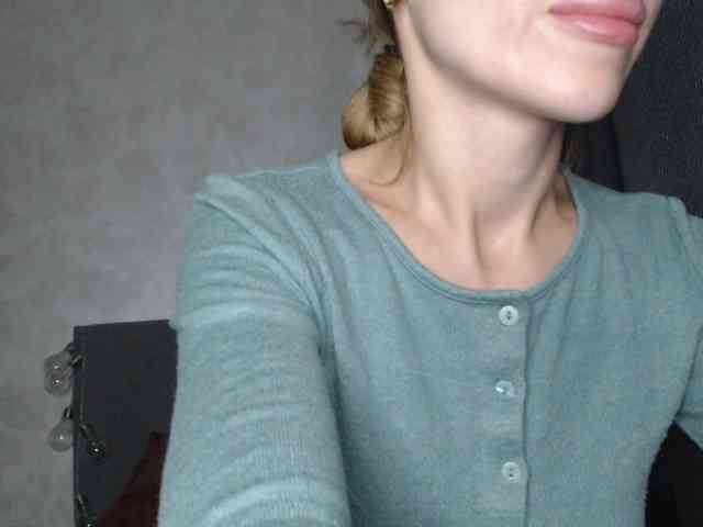 NoraSweet webcam