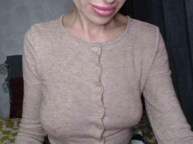 NoraSweet webcam