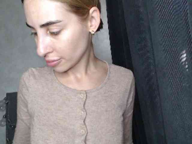 NoraSweet webcam