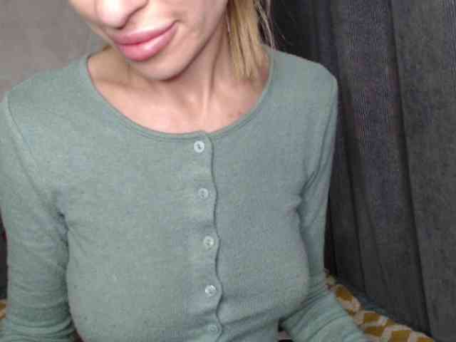 NoraSweet webcam