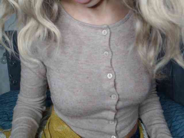 NoraSweet webcam