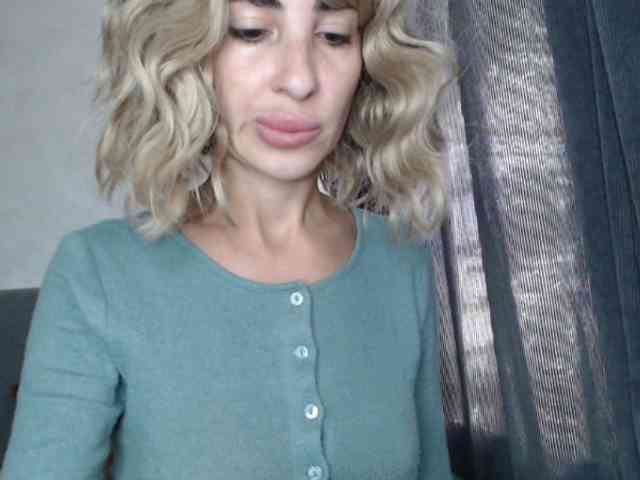 NoraSweet webcam