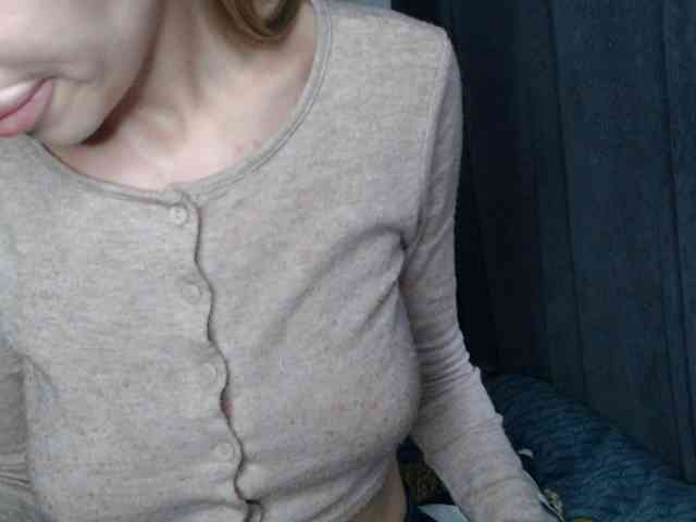 NoraSweet webcam