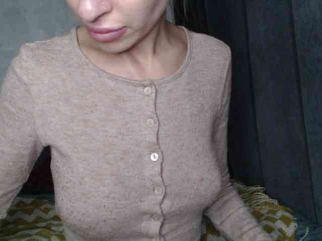 NoraSweet webcam