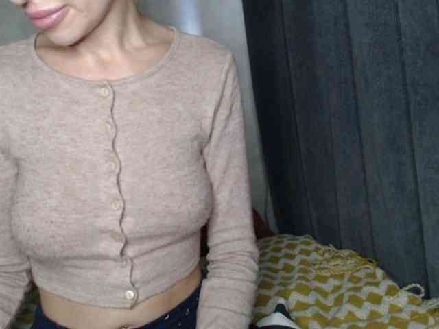 NoraSweet webcam