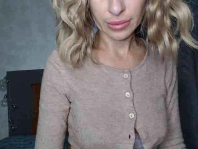 NoraSweet webcam