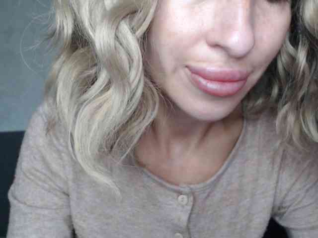 NoraSweet webcam
