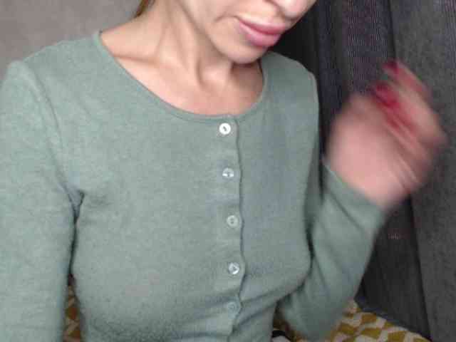 NoraSweet webcam