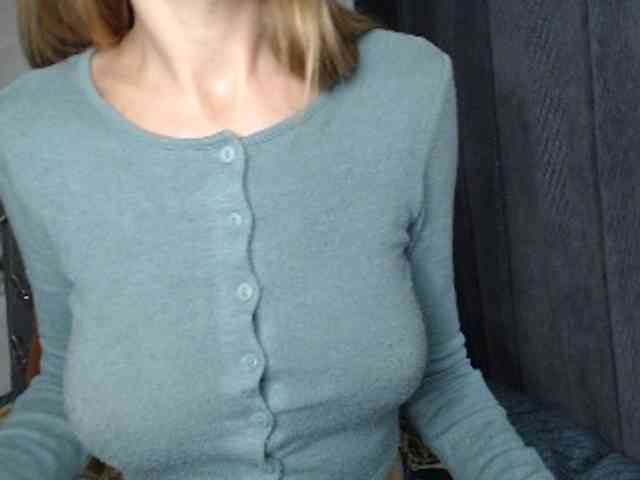 NoraSweet webcam
