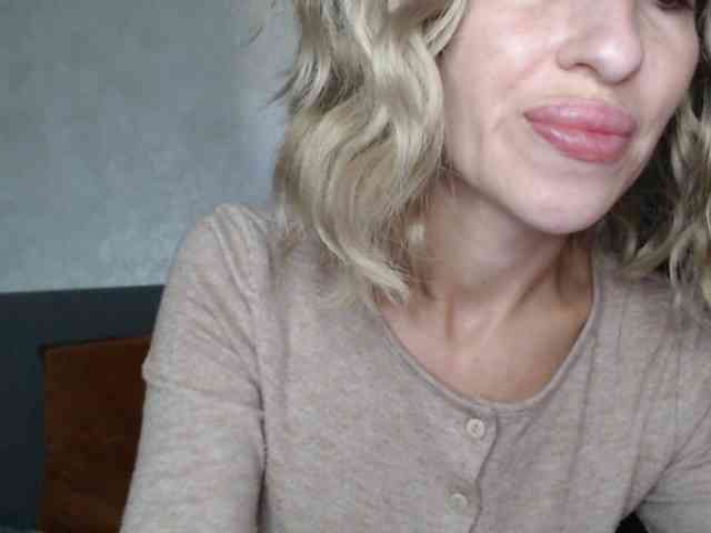 NoraSweet webcam