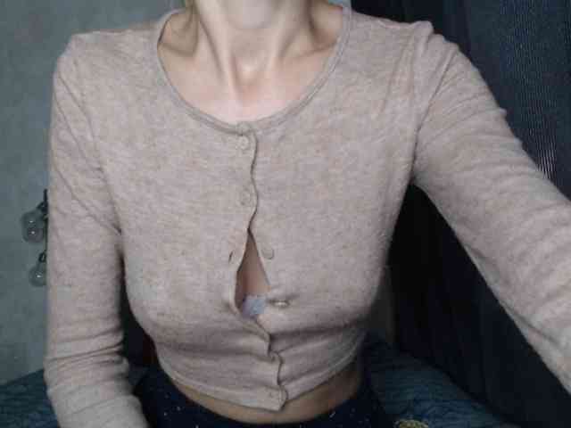 NoraSweet webcam