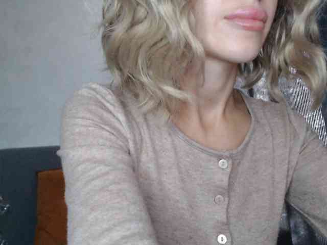 NoraSweet webcam