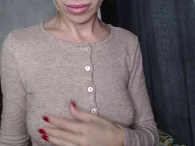 NoraSweet webcam