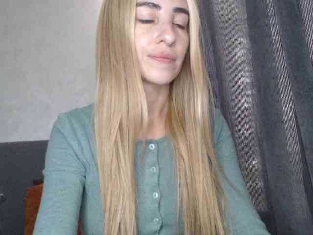 NoraSweet webcam