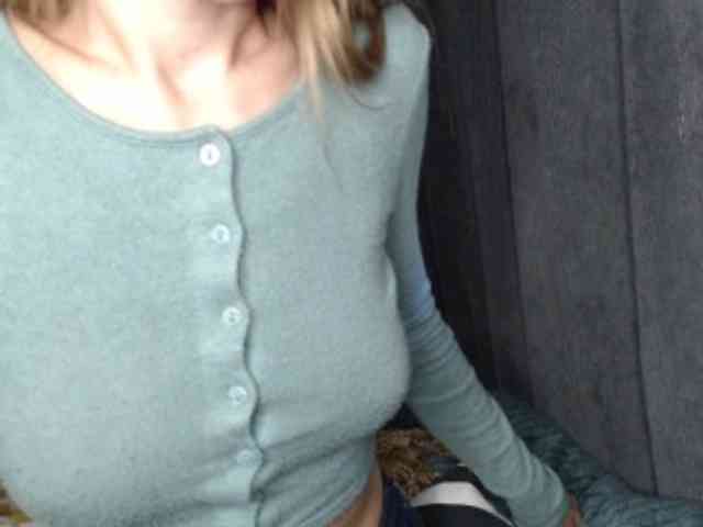NoraSweet webcam