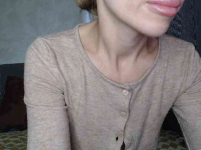 NoraSweet webcam