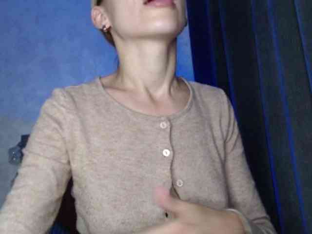 NoraSweet webcam