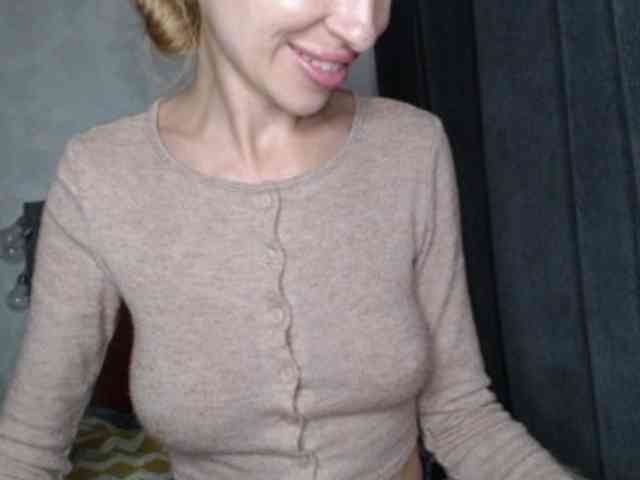 NoraSweet webcam