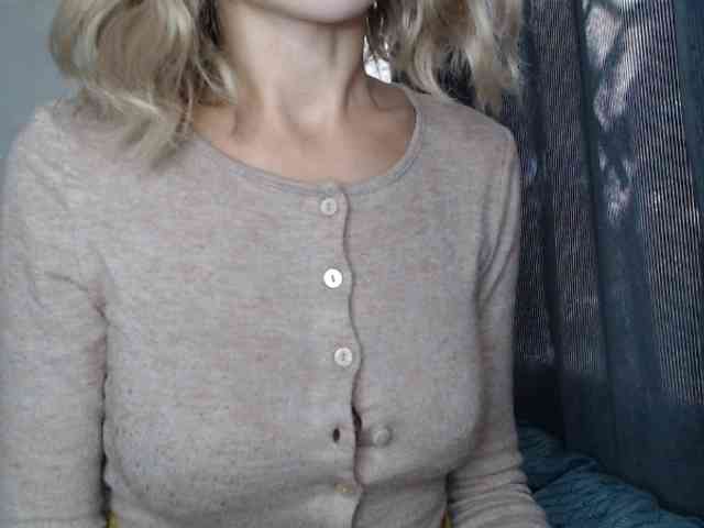 NoraSweet webcam