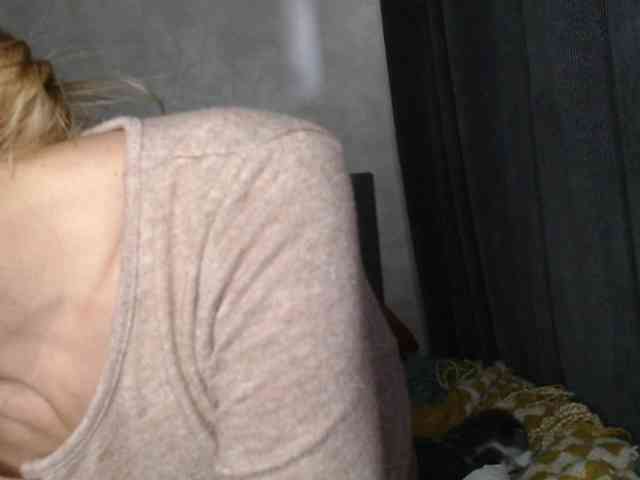 NoraSweet webcam