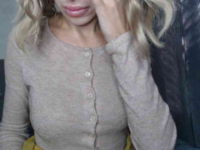 NoraSweet webcam