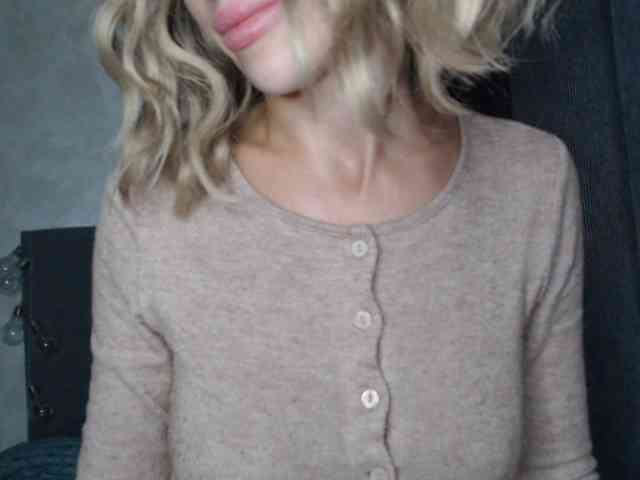 NoraSweet webcam