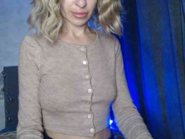 NoraSweet webcam