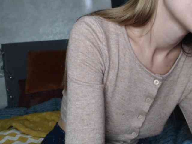NoraSweet webcam