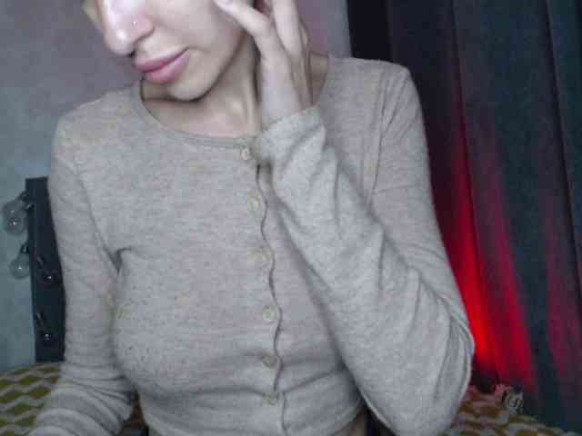 NoraSweet webcam
