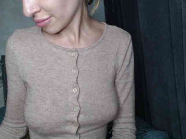 NoraSweet webcam